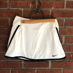 Nike Dri fit women’s sport short size -small